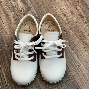 Never worn Footmates size 9 saddle shoes